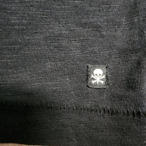 Mens The Hawk V-Neck T-Shirt With Yellow Pocket - Picture 4 of 9